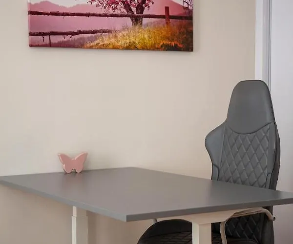 Luxury 3bedrm 2bathrm With Danube River View דירה *