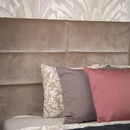 Luxury 3bedrm 2bathrm With Danube River View Lägenhet *