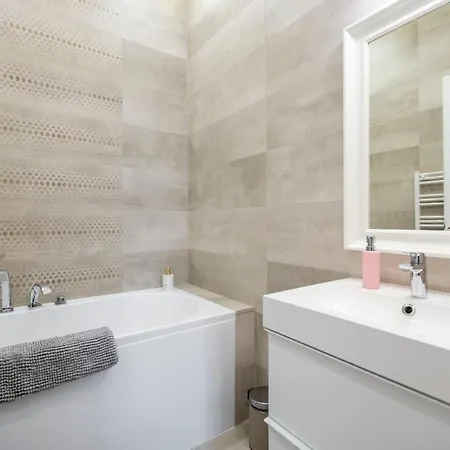 Luxury 3bedrm 2bathrm With Danube River View *