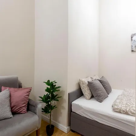 Luxury 3bedrm 2bathrm With Danube River View Lägenhet *