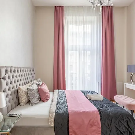 Luxury 3bedrm 2bathrm With Danube River View Lägenhet