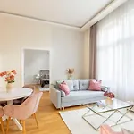 Luxury 3bedrm 2bathrm With Danube River View * Budapesta