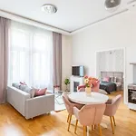 Luxury 3bedrm 2bathrm With Danube River View