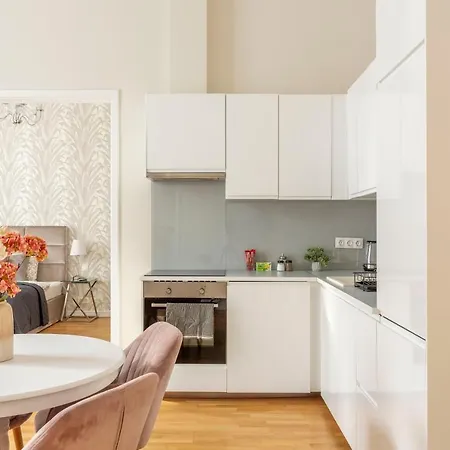 Luxury 3bedrm 2bathrm With Danube River View Lägenhet
